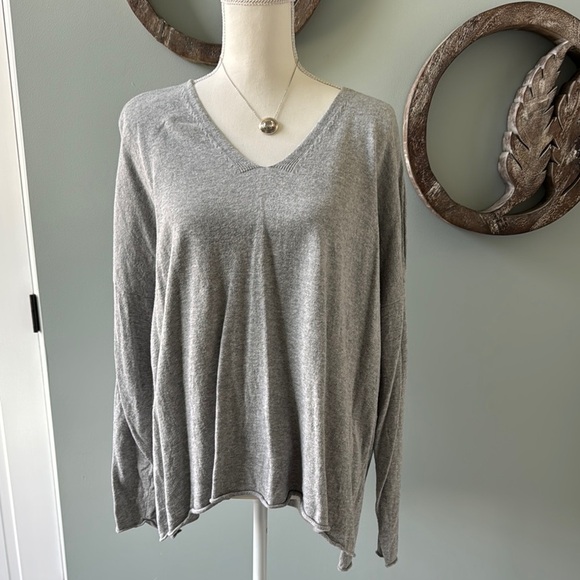 Eileen Fisher Light Gray V-Neck  Organic Cotton Top Size L - Picture 1 of 4